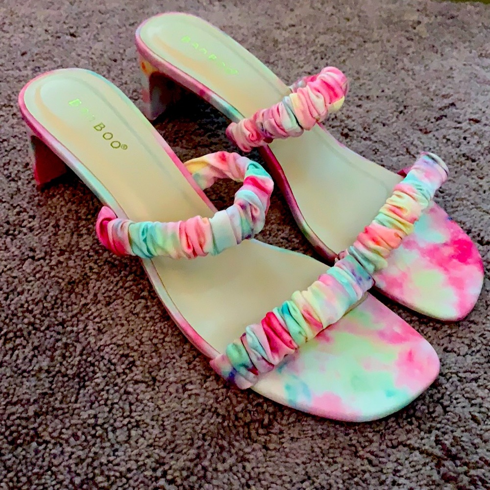 Size 10 Sandals- NWT Watercolor & Adorable!